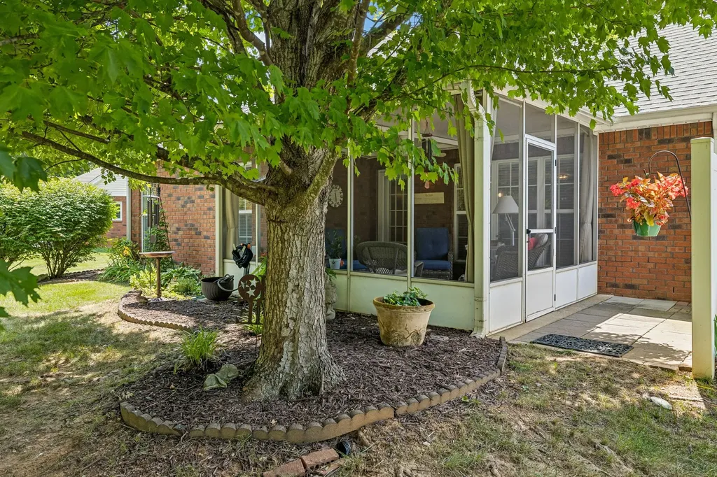 2833 Stonehedge Drive Murfreesboro TN 37128