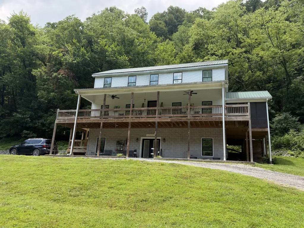 1505 Dark Hollow Road Lafayette TN 37083