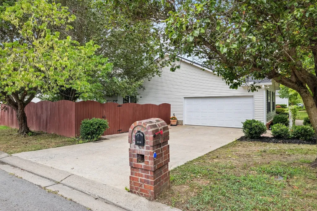 2735 Roscommon Drive Murfreesboro TN 37128