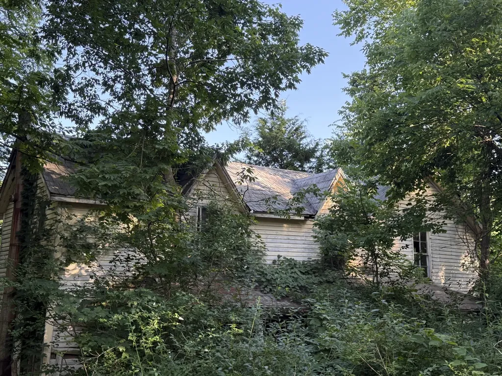 1701 Errel Dowlen Road Pleasant View TN 37146