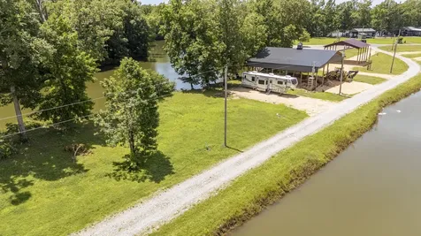 218 Drake Drive Clifton TN 38425