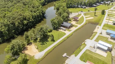 218 Drake Drive Clifton TN 38425