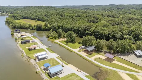 218 Drake Drive Clifton TN 38425