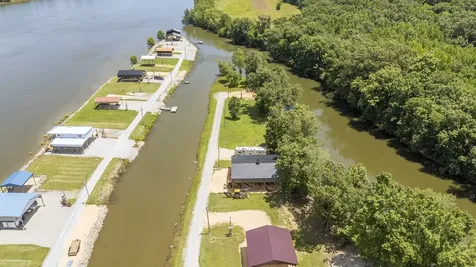218 Drake Drive Clifton TN 38425