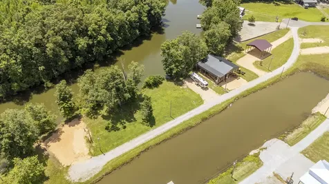 218 Drake Drive Clifton TN 38425