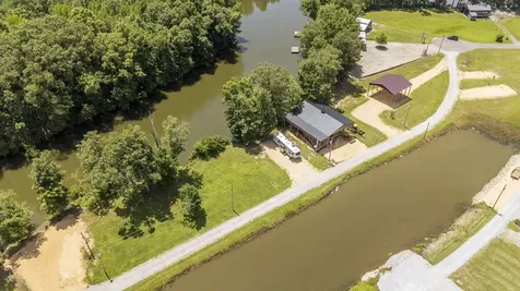 218 Drake Drive Clifton TN 38425