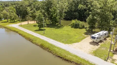 218 Drake Drive Clifton TN 38425