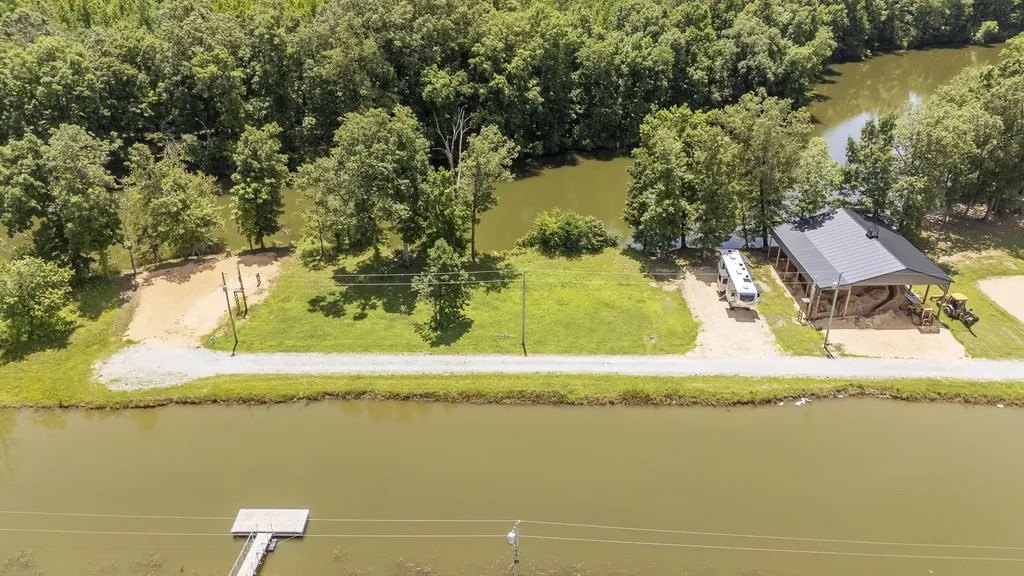 242 Drake Drive Clifton TN 38425