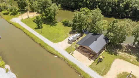 242 Drake Drive Clifton TN 38425
