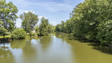 242 Drake Drive Clifton TN 38425
