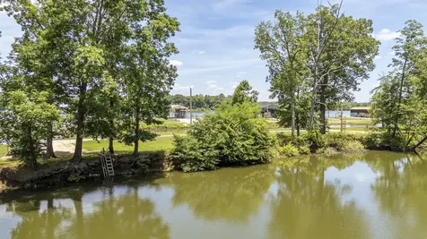 242 Drake Drive Clifton TN 38425
