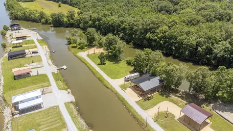 242 Drake Drive Clifton TN 38425