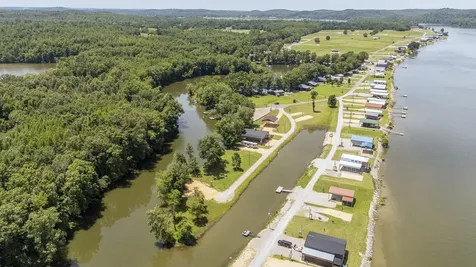 242 Drake Drive Clifton TN 38425