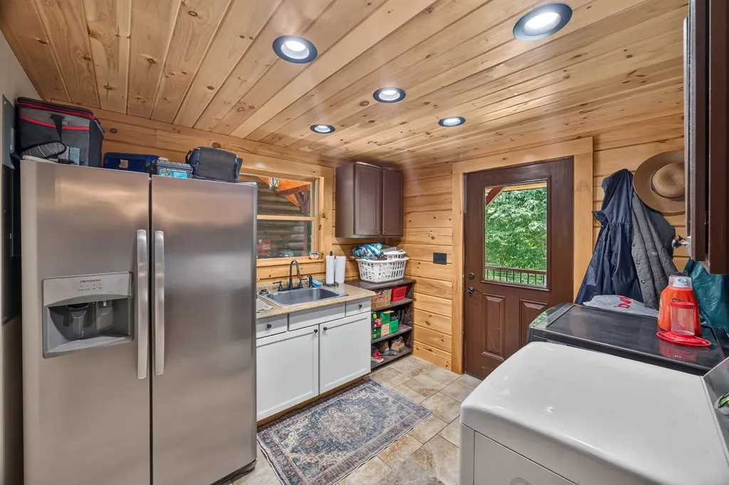 20 Magee Lane Elmwood TN 38560