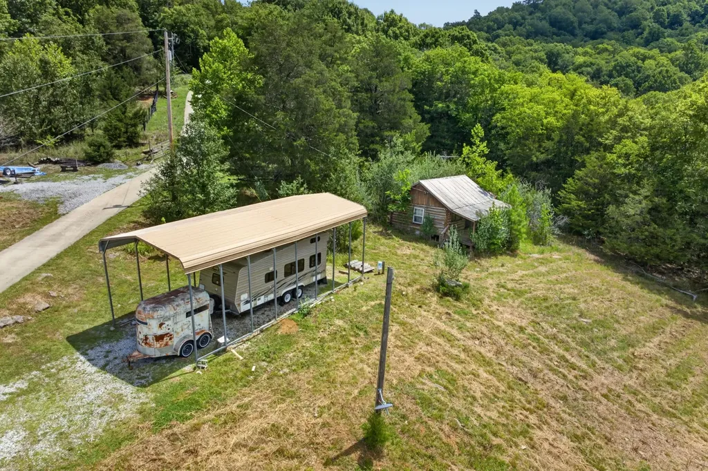 20 Magee Lane Elmwood TN 38560
