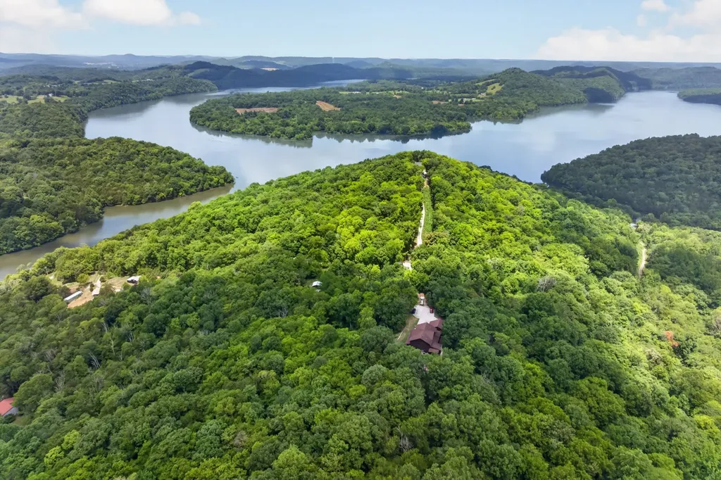 20 Magee Lane Elmwood TN 38560