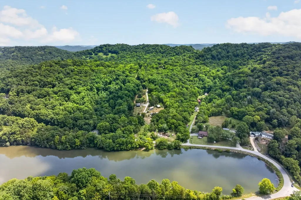 20 Magee Lane Elmwood TN 38560