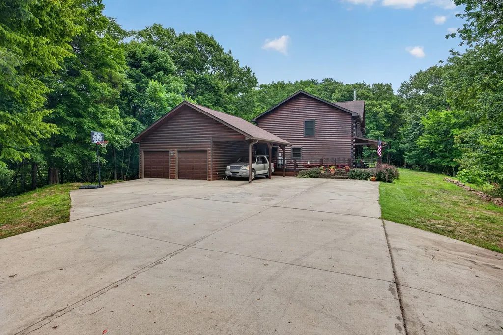 20 Magee Lane Elmwood TN 38560