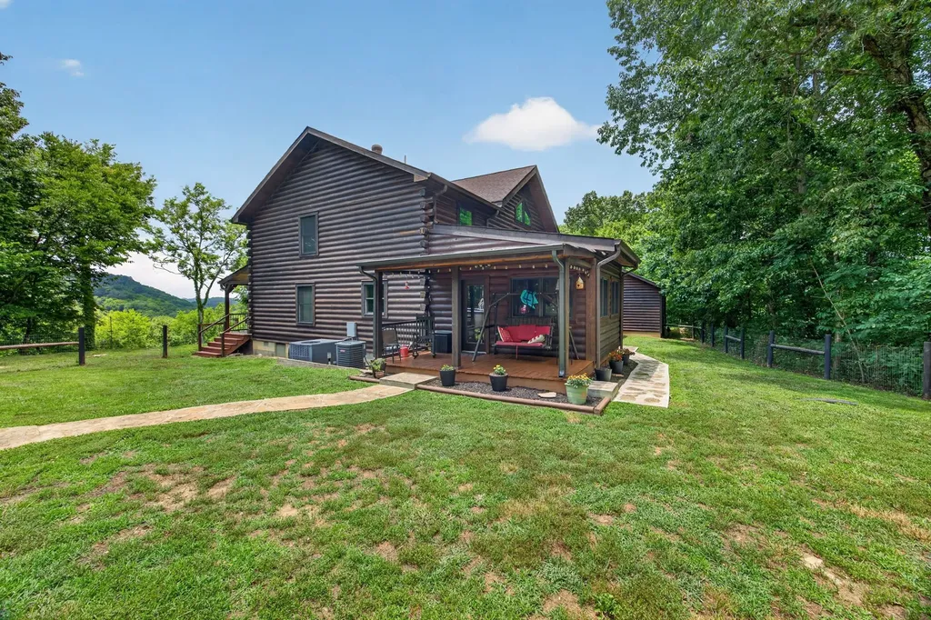 20 Magee Lane Elmwood TN 38560