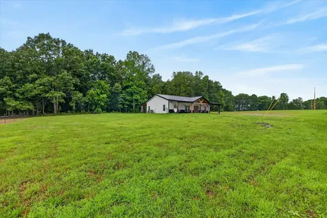 181 Hayes Ridge Road Indian Mound TN 37079