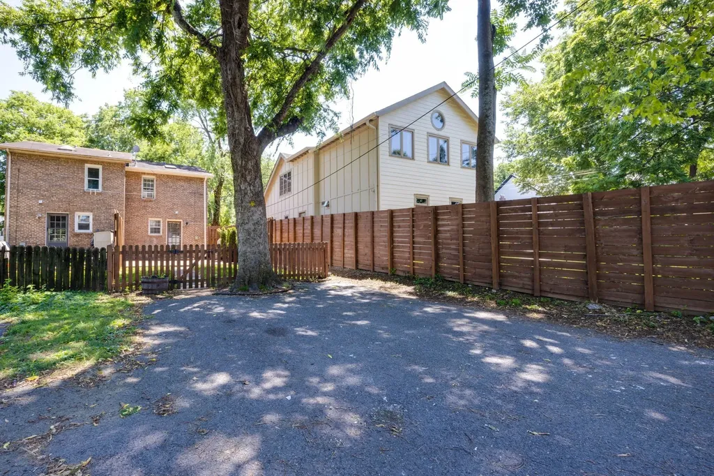 2604 Belcourt Avenue Nashville TN 37212