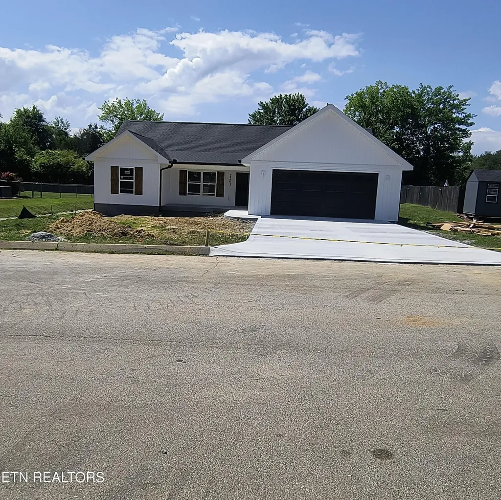 2203 Pinewood Drive Maryville TN 37803
