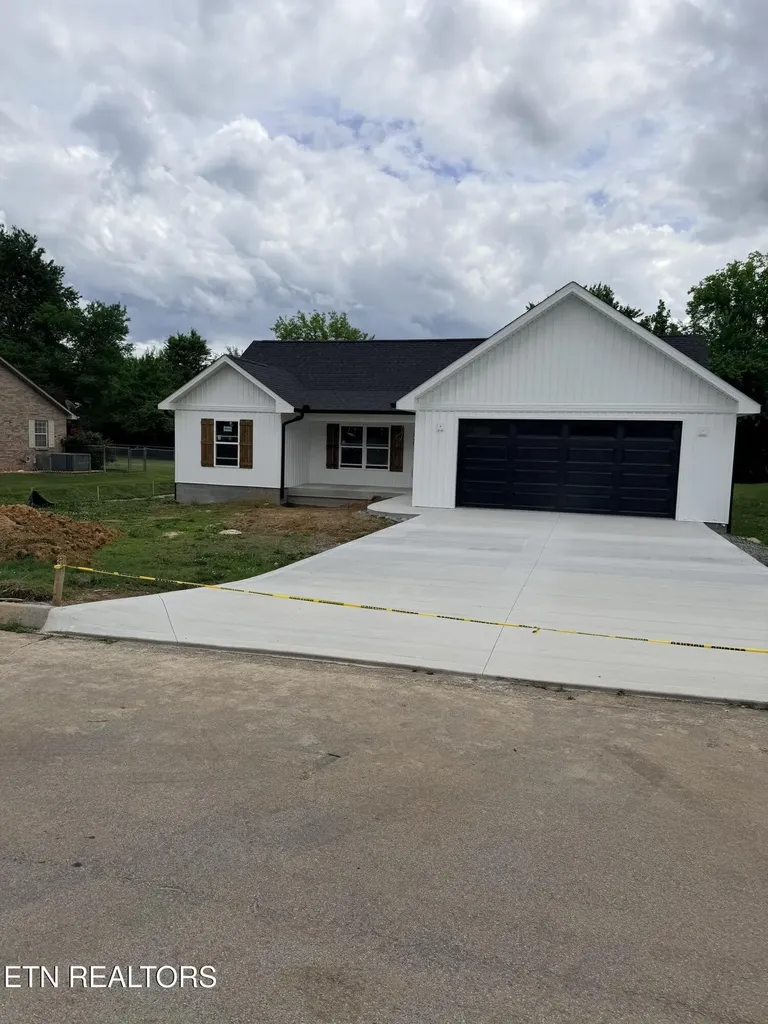 2203 Pinewood Drive Maryville TN 37803