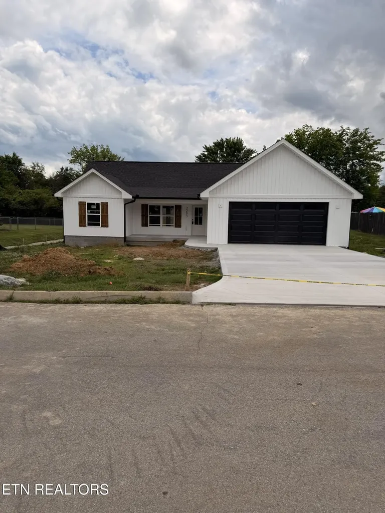 2203 Pinewood Drive Maryville TN 37803