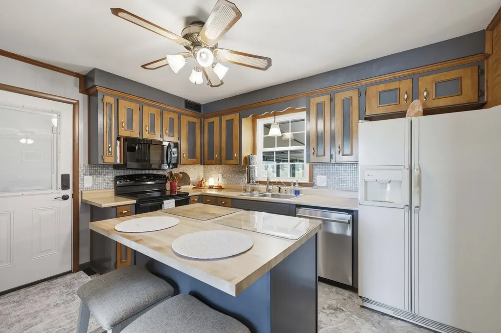 709 Harpeth Pkwy, W Nashville TN 37221