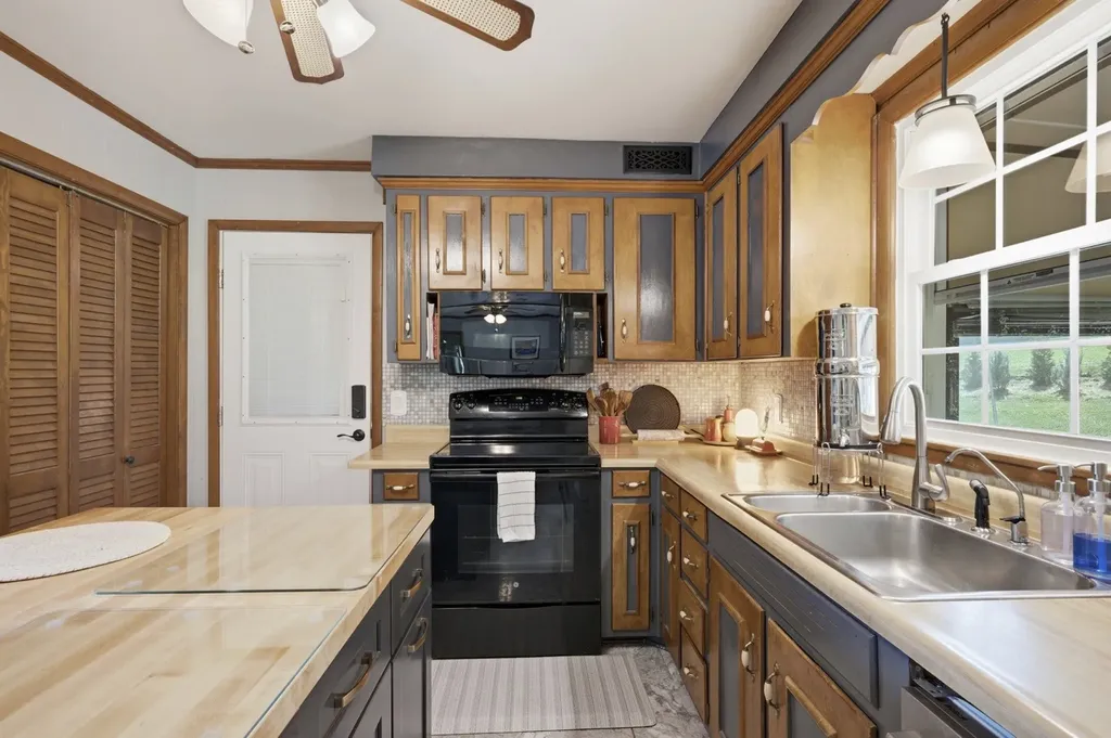 709 Harpeth Pkwy, W Nashville TN 37221