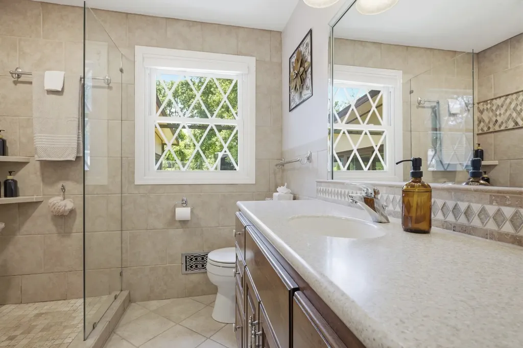709 Harpeth Pkwy, W Nashville TN 37221