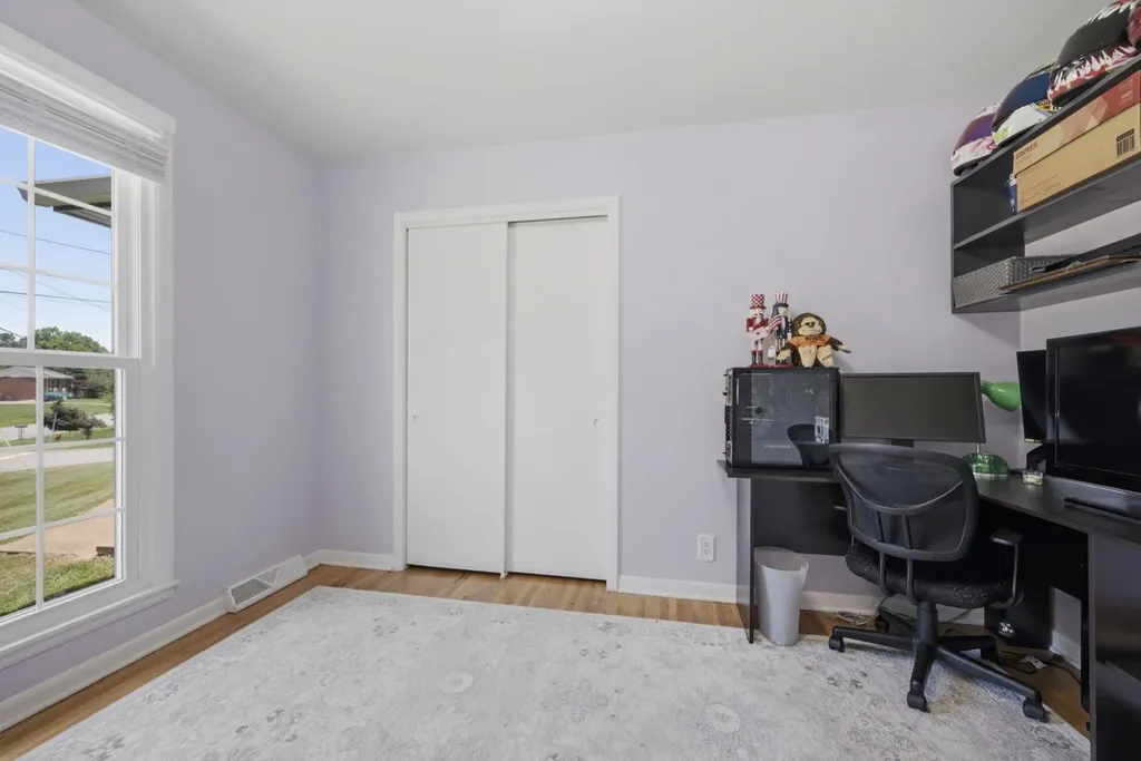 709 Harpeth Pkwy, W Nashville TN 37221