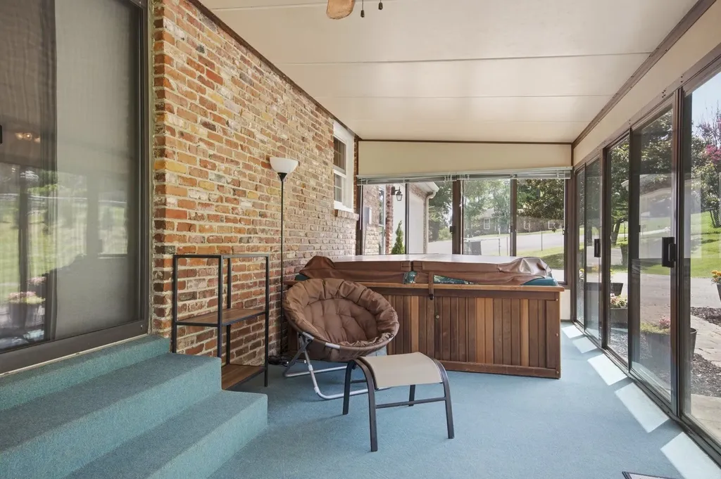 709 Harpeth Pkwy, W Nashville TN 37221