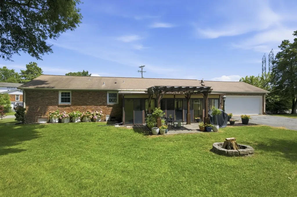 709 Harpeth Pkwy, W Nashville TN 37221