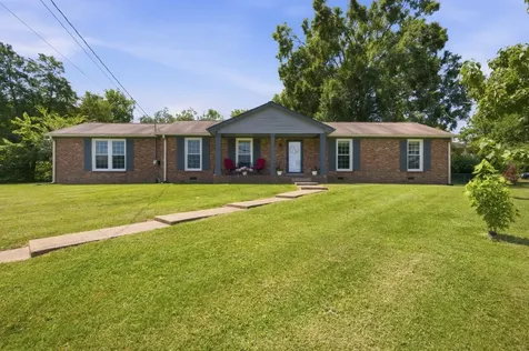 709 Harpeth Pkwy, W Nashville TN 37221