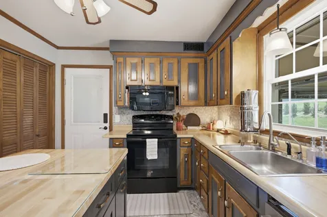 709 Harpeth Pkwy, W Nashville TN 37221