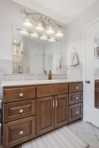 709 Harpeth Pkwy, W Nashville TN 37221
