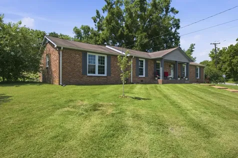 709 Harpeth Pkwy, W Nashville TN 37221