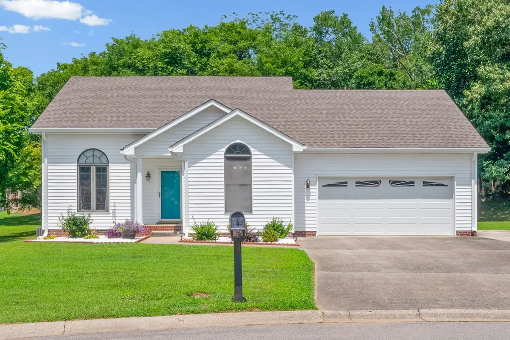 1334 N Callywood Court Clarksville TN 37040