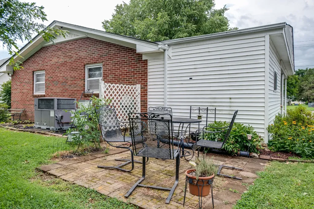 412 4th Street Lawrenceburg TN 38464