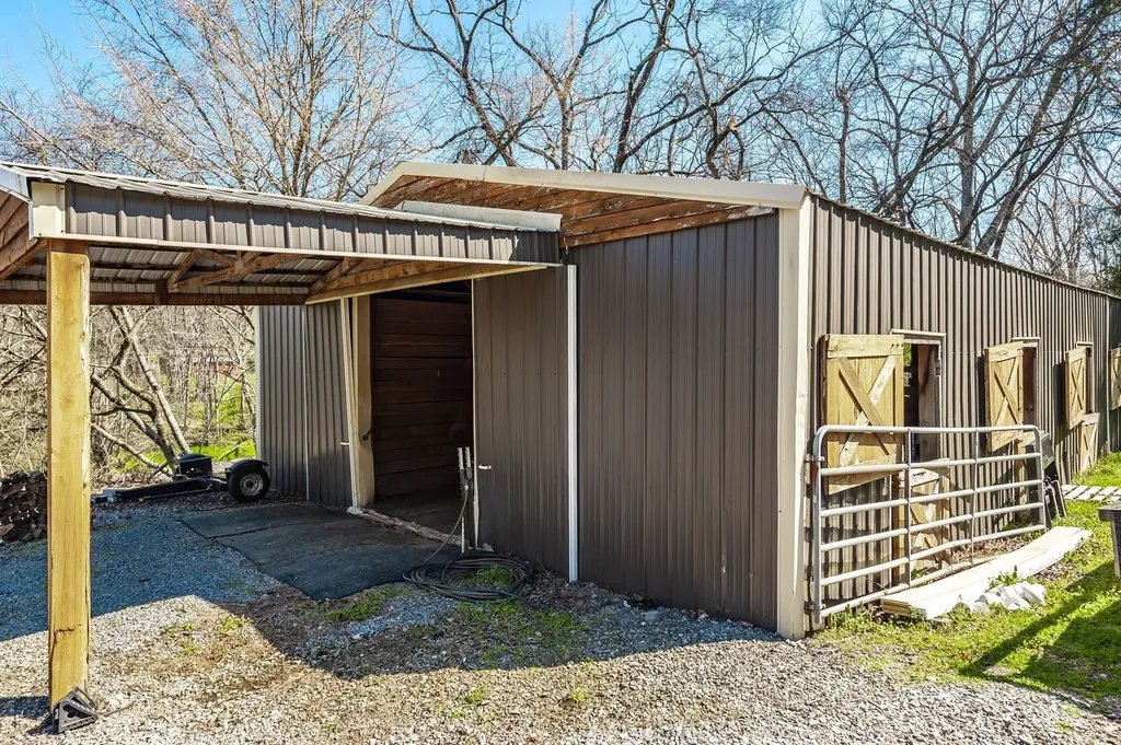 655 Cummings Lane Cottontown TN 37048
