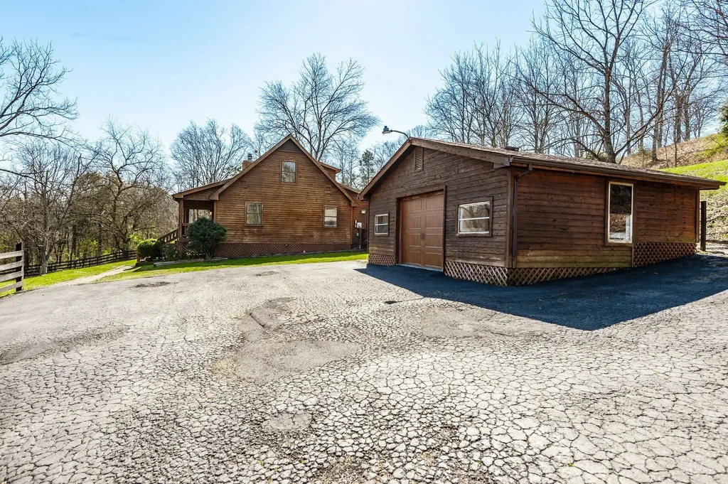 655 Cummings Lane Cottontown TN 37048