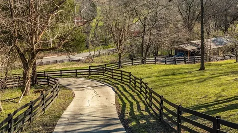 655 Cummings Lane Cottontown TN 37048