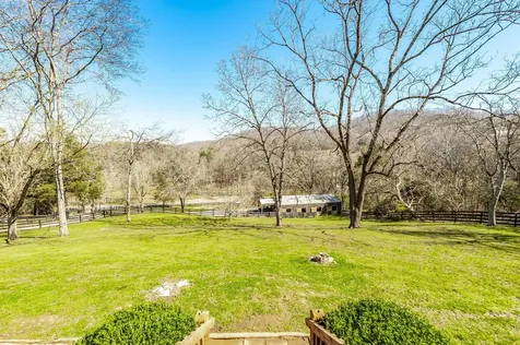 655 Cummings Lane Cottontown TN 37048