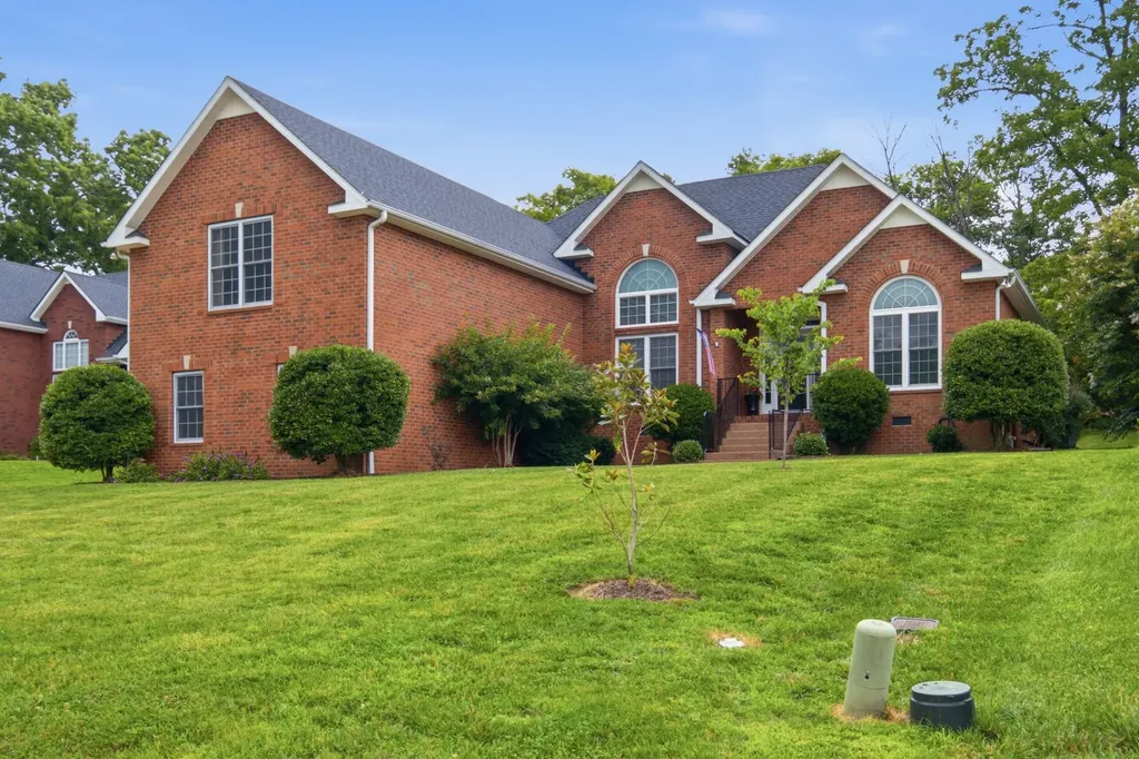 125 N Maple Ridge Lane Goodlettsville TN 37072