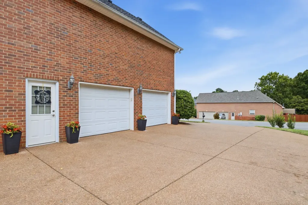 125 N Maple Ridge Lane Goodlettsville TN 37072
