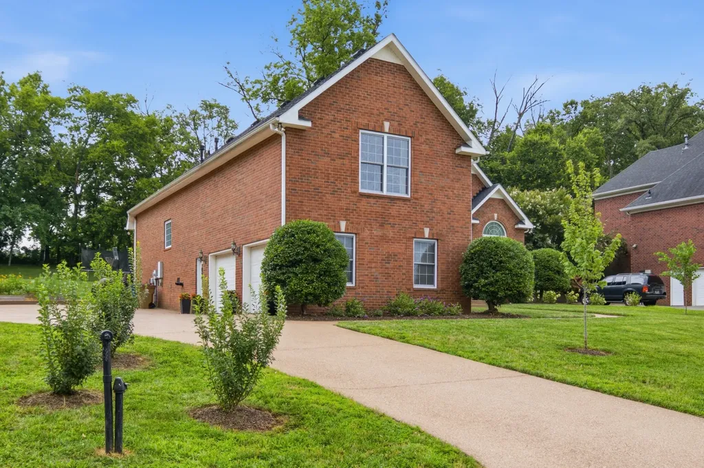 125 N Maple Ridge Lane Goodlettsville TN 37072