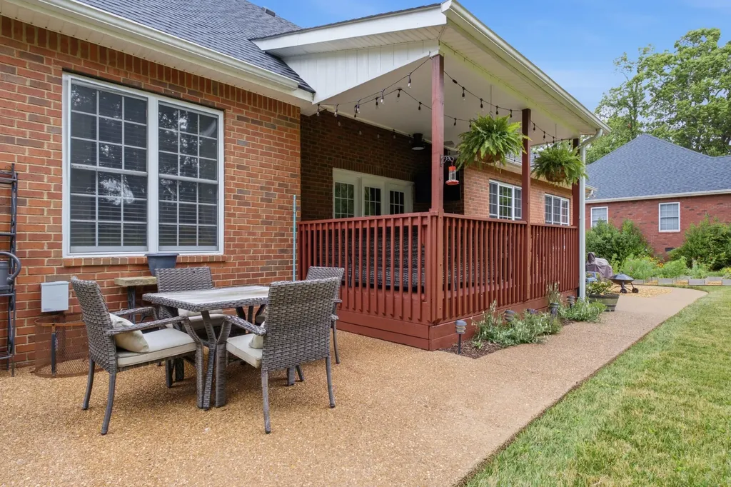 125 N Maple Ridge Lane Goodlettsville TN 37072