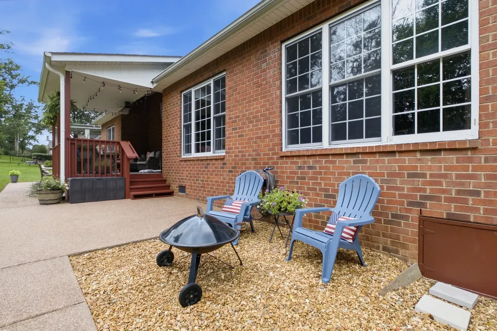 125 N Maple Ridge Lane Goodlettsville TN 37072