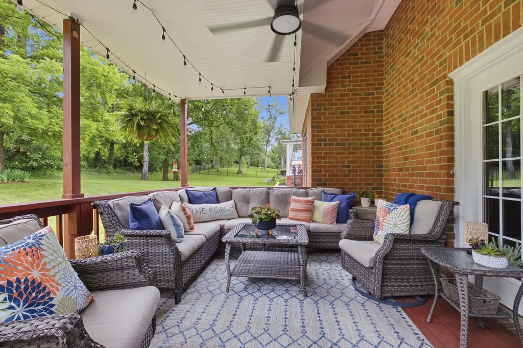 125 N Maple Ridge Lane Goodlettsville TN 37072
